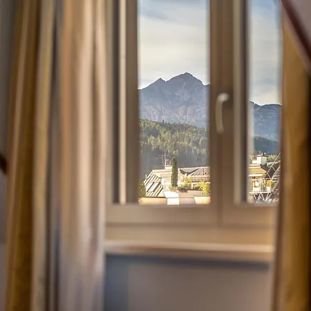 Neue Post I Self Check-in 4*