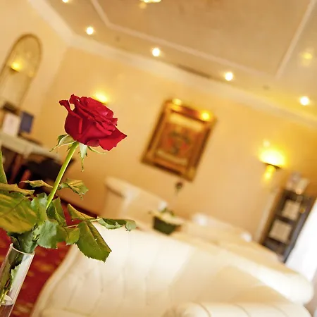 Neue Post I Self Check-in 4* Innsbruck