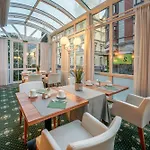 Neue Post I Self Check-in Hotell 4*