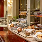 Neue Post I Self Check-in Hotell Innsbruck