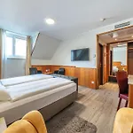 Neue Post I Self Check-in Hotell 4*
