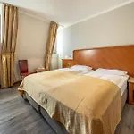 Neue Post I Self Check-in Hotell Innsbruck