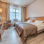 Neue Post I Self Check-in 4* Innsbruck
