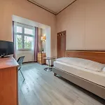 Neue Post I Self Check-in 4* Innsbruck