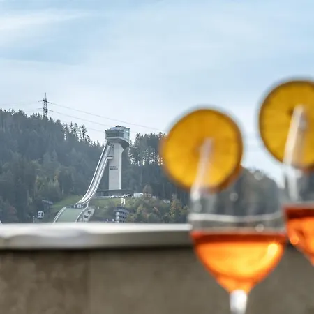 Neue Post I Self Check-in 4* Innsbruck