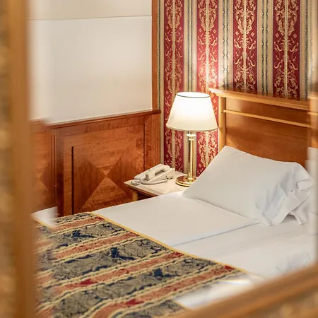 Otel Neue Post I Self Check-in İnnsbruck