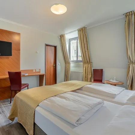 Neue Post I Self Check-in 4* Innsbruck