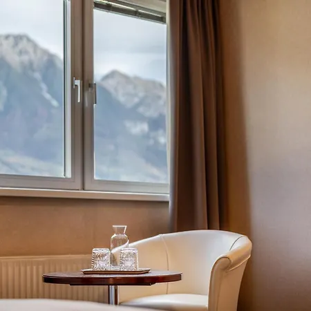 Neue Post I Self Check-in Otel İnnsbruck