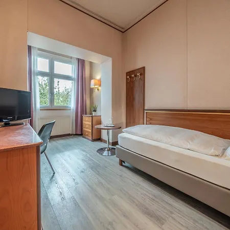 Neue Post I Self Check-in 4* Innsbruck