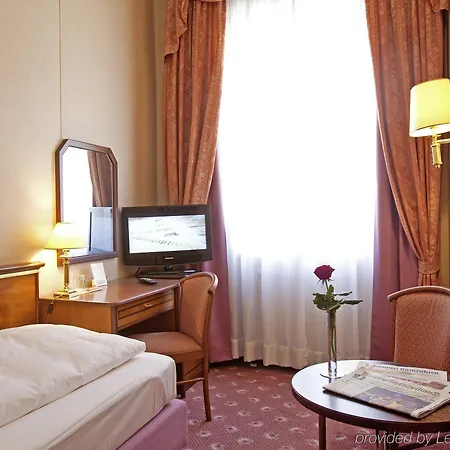 Neue Post I Self Check-in 4* Innsbruck