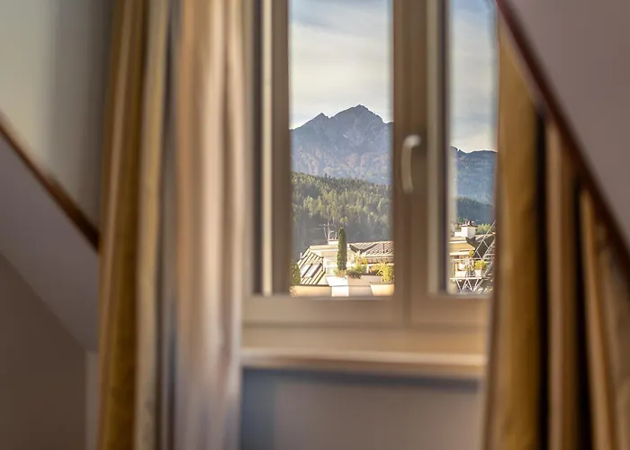 Neue Post I Self Check-in 4*