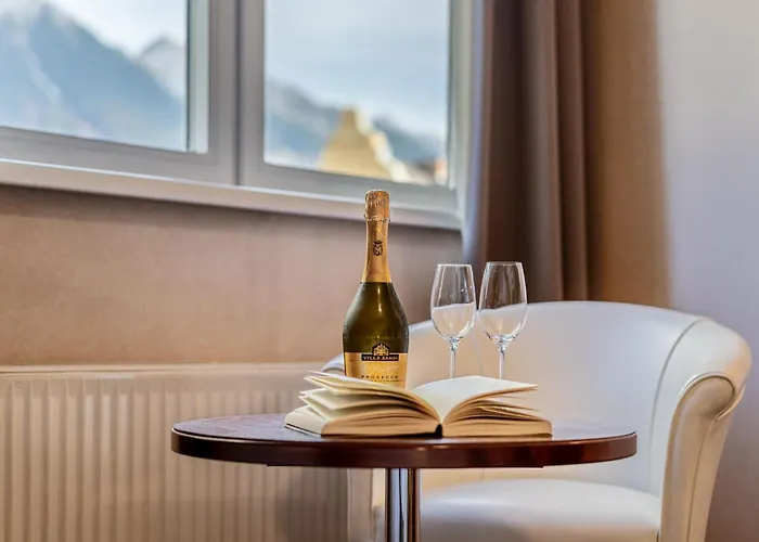 Neue Post I Self Check-in 4*